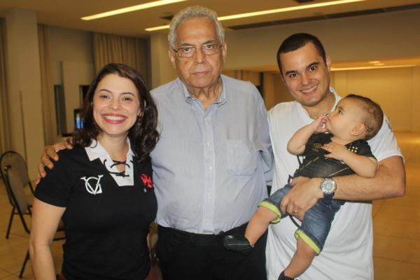 Ana Paula, presidente Eurico Miranda, Mateus e Bento