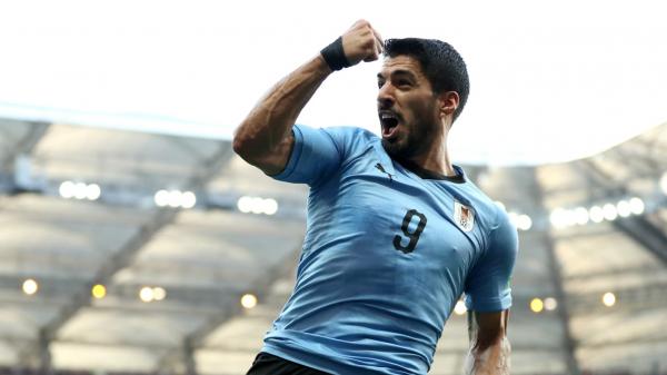 Suárez comemora o gol da vitória do Uruguai sobre a Arábia Saudita