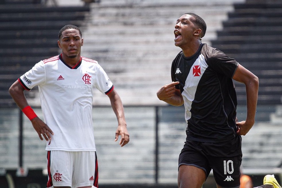 Rayan, do Vasco, comemora gol na final contra o Flamengo, no Carioca Sub-17