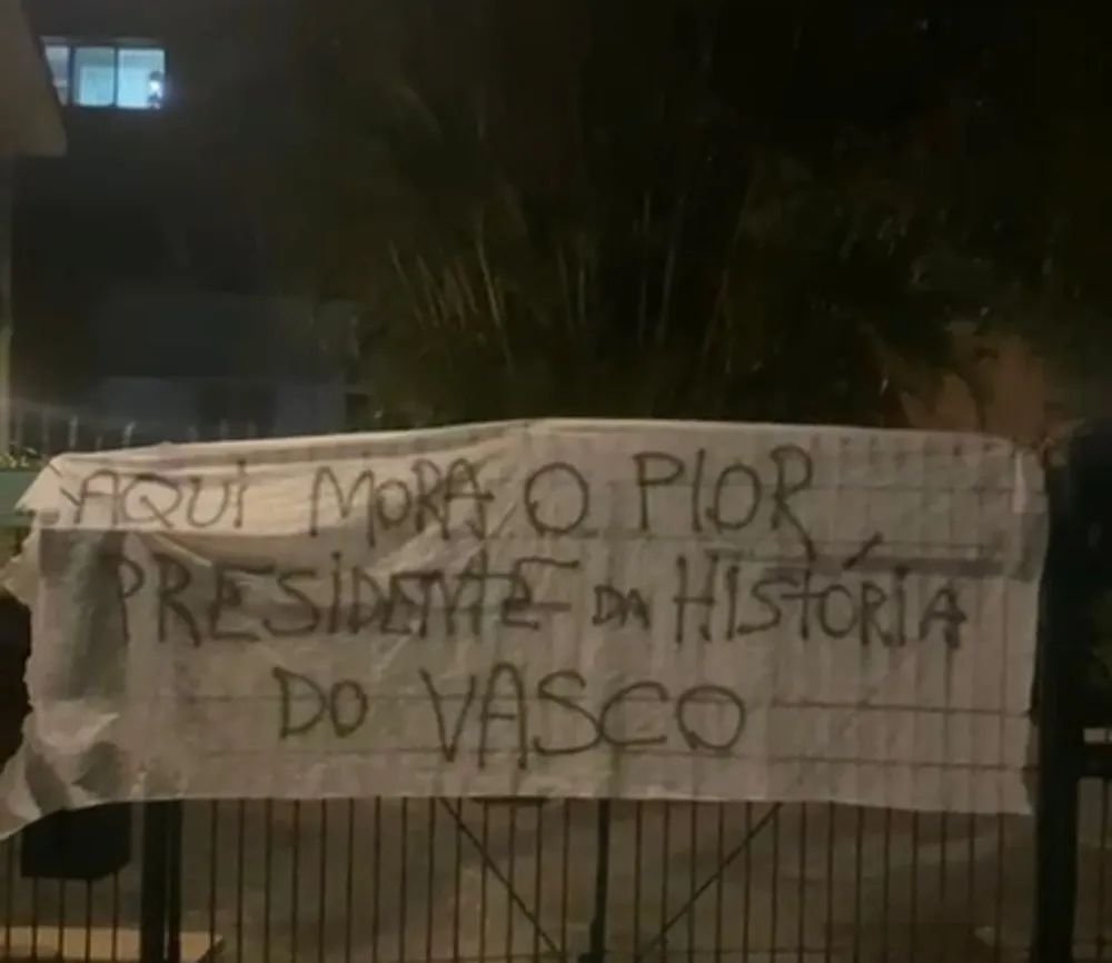 Protesto contra Jorge Salgado, presidente do Vasco