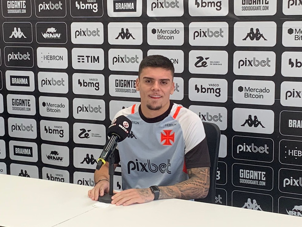 Gabriel Pec em entrevista no Vasco