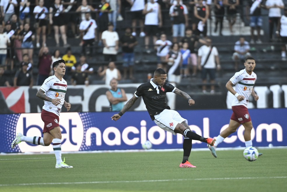 Zé Gabriel em Vasco e Fluminense, no Nilton Santos — Foto: André Durão